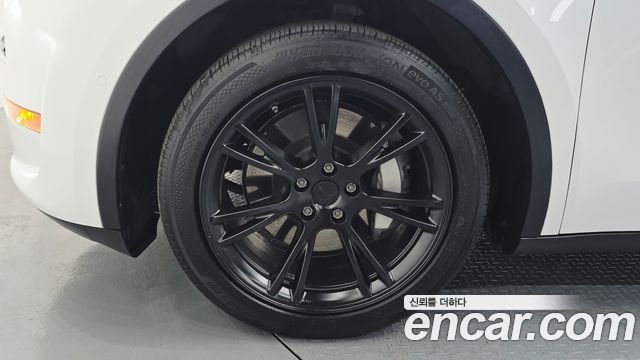 Tesla Model Y Standard Range RWD — пробег 80 335 км — фото 5 из 5