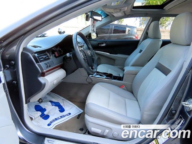 Toyota Camry 2.5 XLE — пробег 89 866 км — фото 5 из 5
