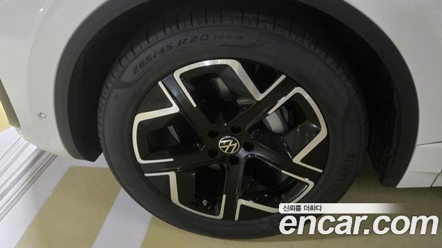 Volkswagen Touareg 3.0 TDI Prestige — пробег 48 км — фото 5 из 5