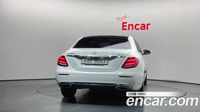 Mercedes-Benz E-Class из Кореи Encar