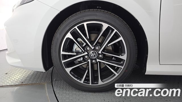 Toyota Camry 2.5 XLE Premium Hybrid — пробег 9 км — фото 5 из 5