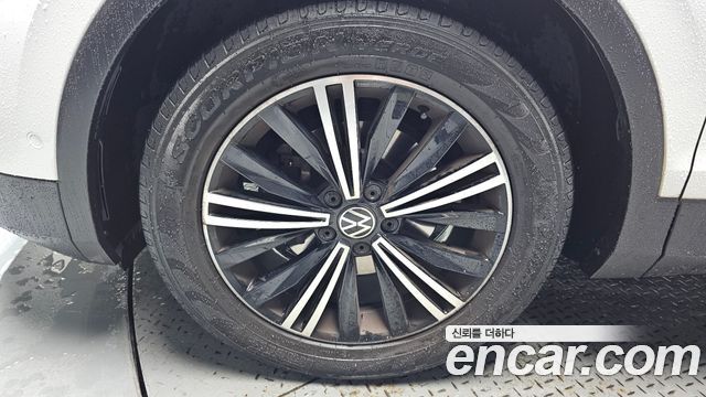 Volkswagen Tiguan 2.0 TDI Premium — пробег 80 675 км — фото 5 из 5