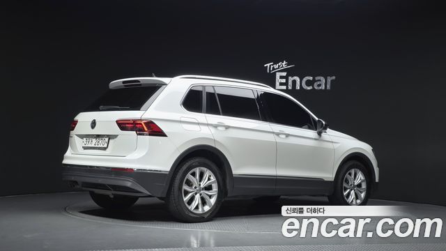Volkswagen Tiguan 2.0 TDI Premium — пробег 110 373 км — фото 2 из 5