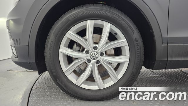 Volkswagen Tiguan 2.0 TDI Premium — пробег 93 335 км — фото 5 из 5