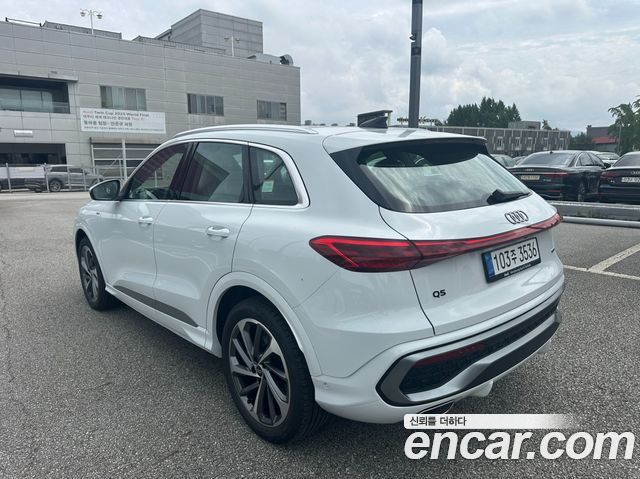 Audi Q5 40 TFSI Quattro S Line — пробег 30 км — фото 2 из 5