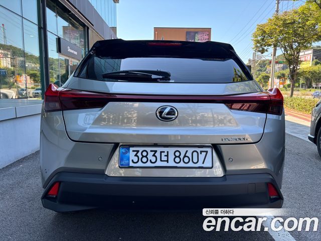 Lexus UX 2.0 2WD — пробег 654 км — фото 5 из 5