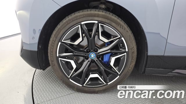 BMW iX из Кореи Encar