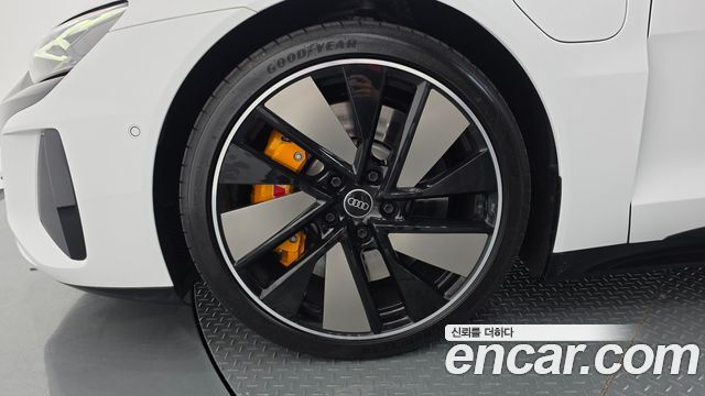 Audi e-tron GT GT quattro Premium — пробег 3 745 км — фото 5 из 5