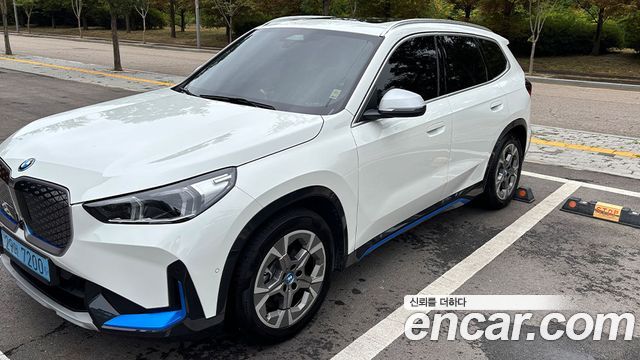 BMW iX1 xDrive 30 xLine — пробег 17 080 км — фото 3 из 5