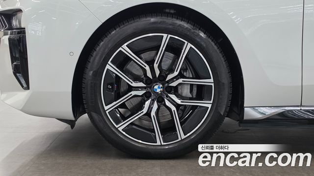 BMW i7 eDrive 50 M Sport — пробег 33 927 км — фото 5 из 5