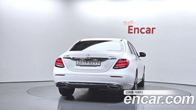 Mercedes-Benz E-Class E300 Avantgarde — пробег 83 015 км — фото 4 из 5
