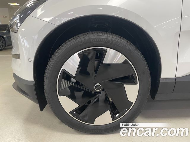 Volvo EX30 из Кореи Encar