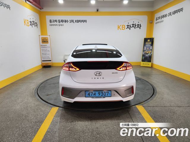 Hyundai Ioniq Q — пробег 110 886 км — фото 4 из 5