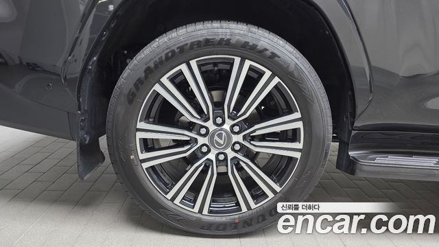 Lexus LX 700h Luxury — пробег 1 767 км — фото 5 из 5