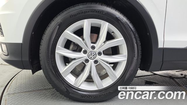 Volkswagen Tiguan 2.0 TDI Premium — пробег 124 389 км — фото 5 из 5